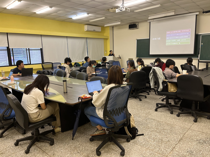 【2025.11.11】凝視與慾望的性別政治：日泰BL劇中的男性親密關係的再現比較圖片